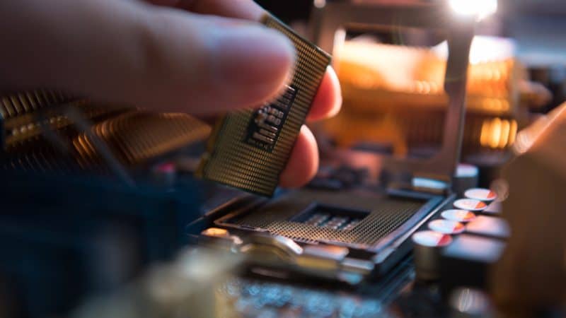 Intel, 7nm CPU'yu en az 2022'ye erteliyor